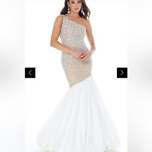 Ashley Lauren one shoulder trumpet sz 0